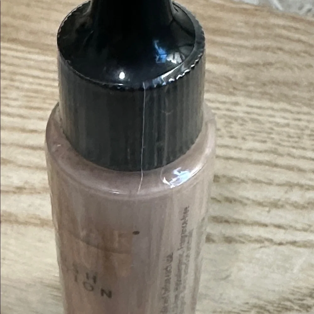Luminess Air Silk 4-in-1 Shade 010 Airbrush Foundation .5 fl oz New Sealed‎